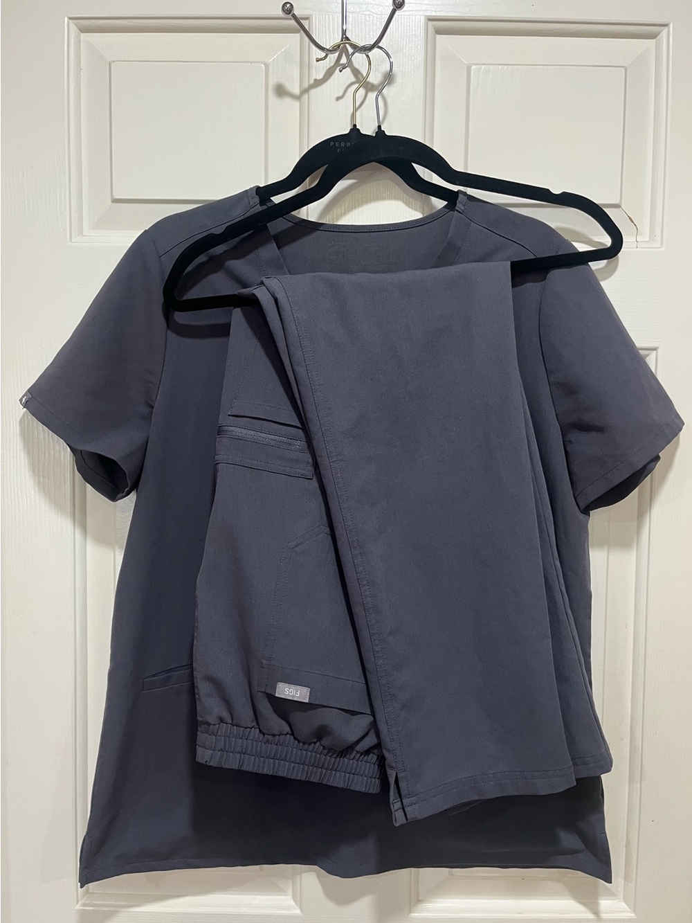 Figs Charcoal Gray Casma Scrub Top with Pants in size MEDIUM